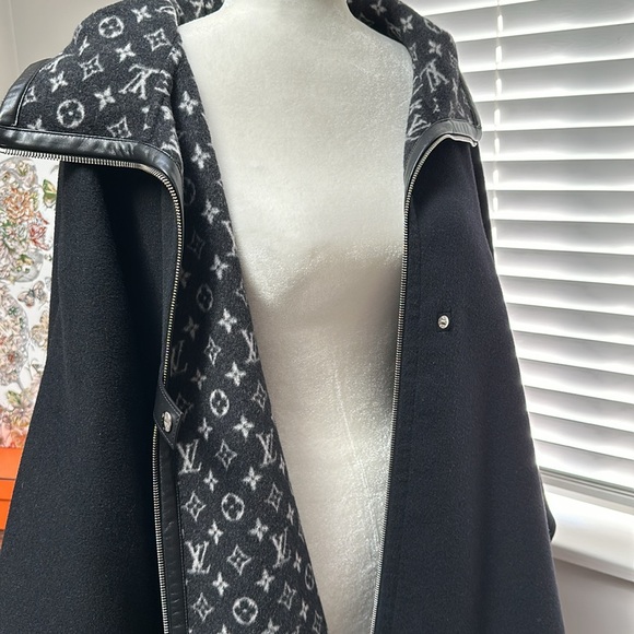 Louis Vuitton Hooded Cape Sz 36 - Picture 5 of 8